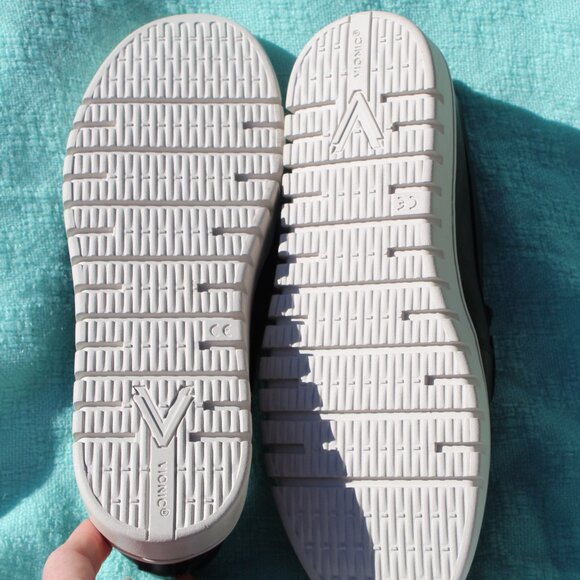 NEW VIONIC BLACK UPTOWN LOAFER SIZE 8.5 HAVE WORN ONCE AROUND HOUSE - Picture 3 of 10